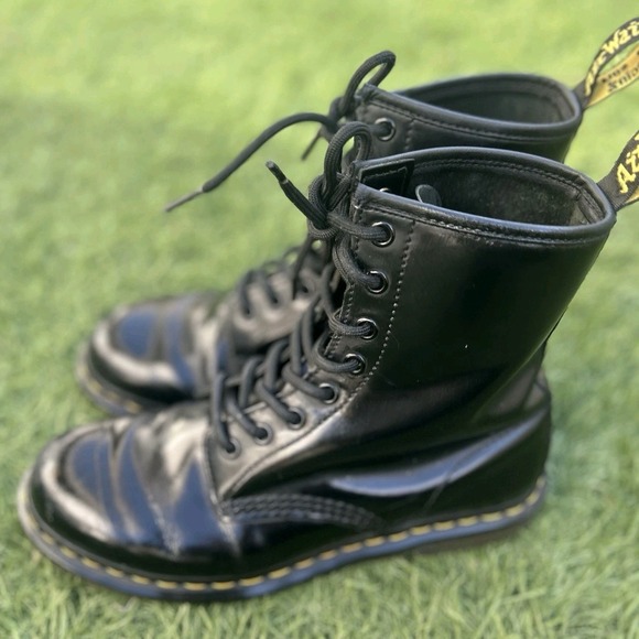 Dr. Martens Shoes - Dr. Martens 1460 AW004 Air Wair 8 Eye Leather Black Boots Womens 8 *Low Tread